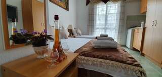 Гостевой дом Apartments Cota Guesthouse Улцинь Классический трехместный номер-1